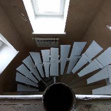 Винтовая лестница на хребтовом косоуре
