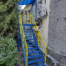 Эвакуационная лестница со ступенями из ПВЛ листа