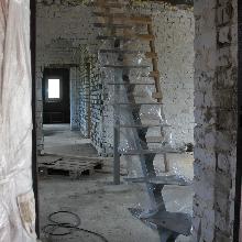 Прямой косоур лестницы на второй этаж