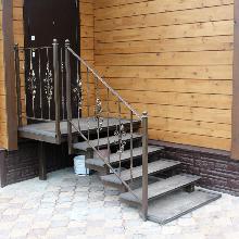 Входная лестница с террасной доской